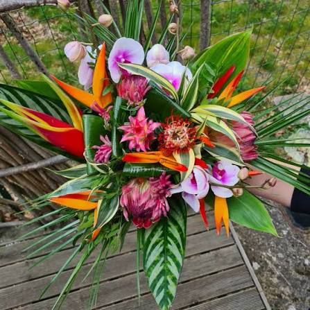 Bouquet tropical haut en couleur