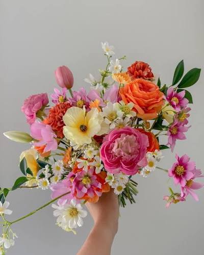 Bouquet printanier aux couleurs vives